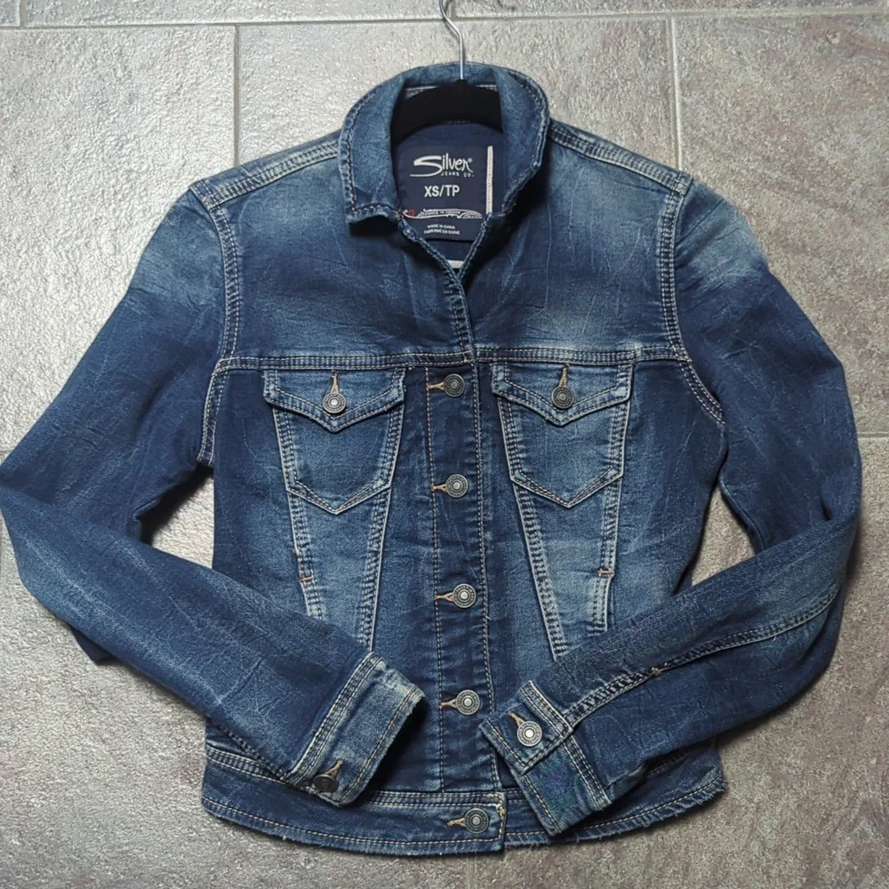 Jean jacket - Picture 1 of 4